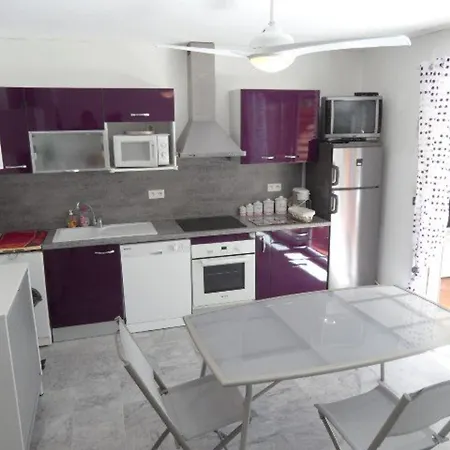 Apartment Le Lavandou, 2 Pieces, 5 Personnes - Fr-1-251-694 *