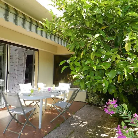 Apartment Le Lavandou, 2 Pieces, 5 Personnes - Fr-1-251-694 Le Lavandou